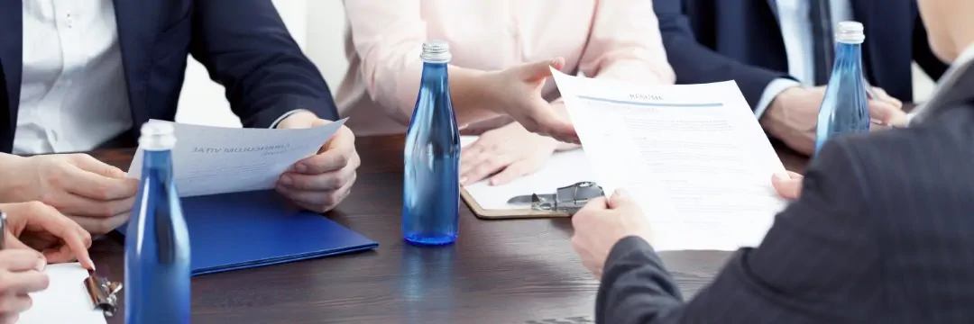 water bottles on table dehydration leads to kidney stones